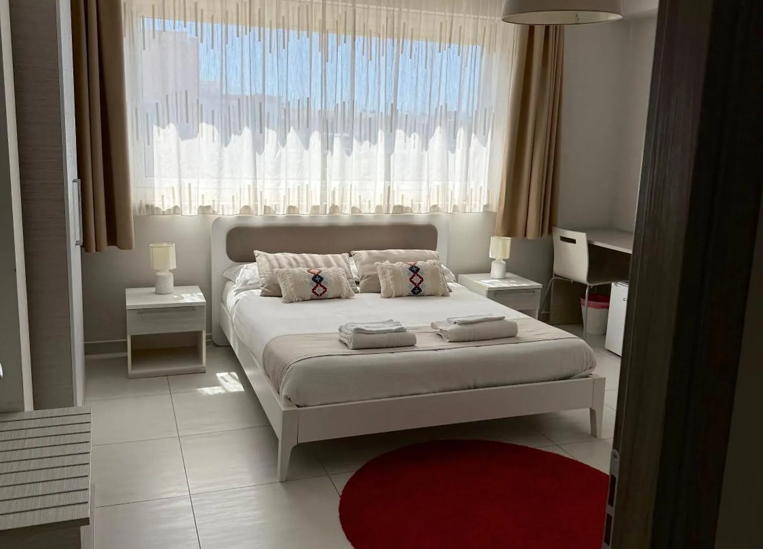 Alojamento de Acomodação e Pequeno-almoço Pietra Bianca Rooms Pachino